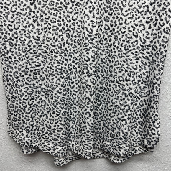 Bobeau Animal Print Women's Feminine Timeless Relaxed Classic Top Size Small - Picture 4 of 11
